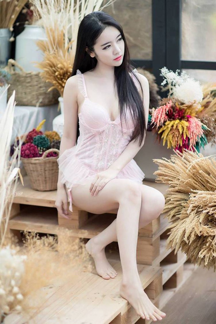 NGUYEN KHOA Girl