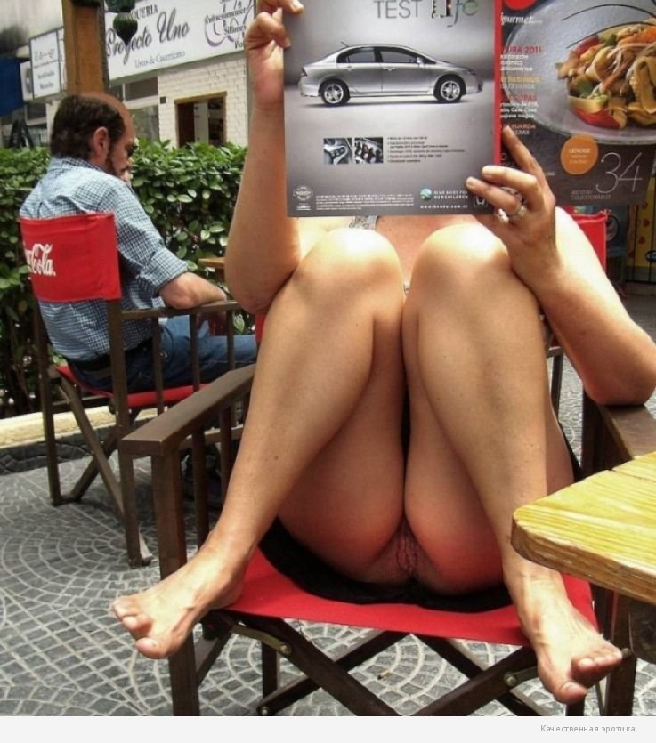 Piquant moments without panties