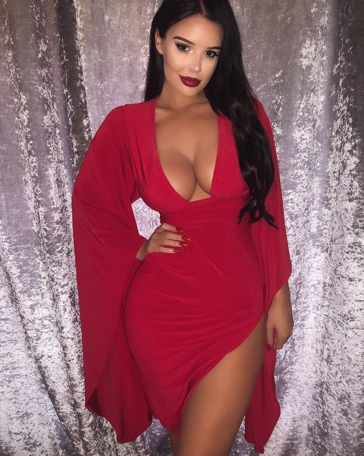 Sexy Elizabeth Georgina Curvy Model & Plus Size Star