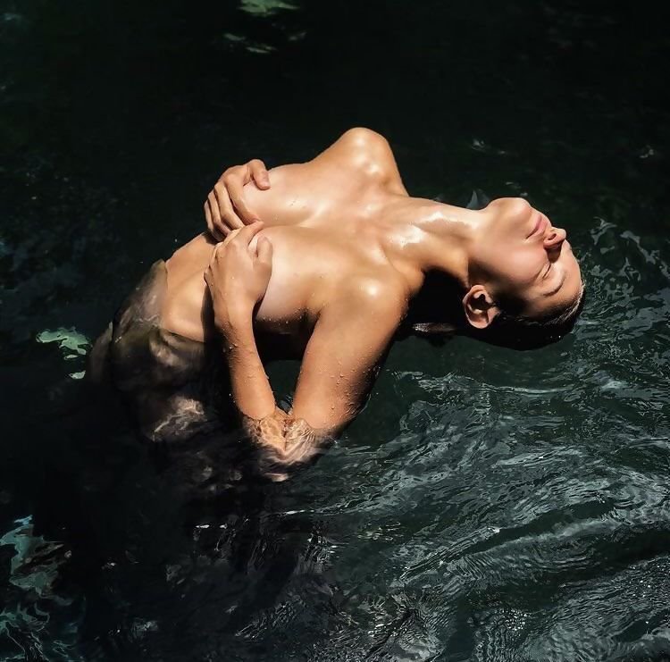 Polina Glen Naked chest