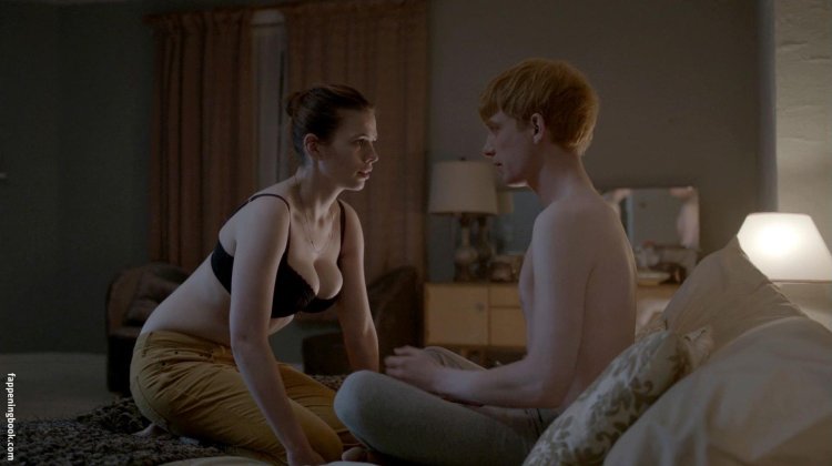 Haley Etwell black mirror bed scene