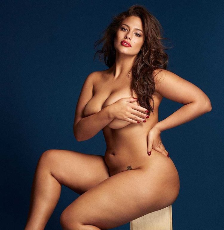 Ashley Graham Hot