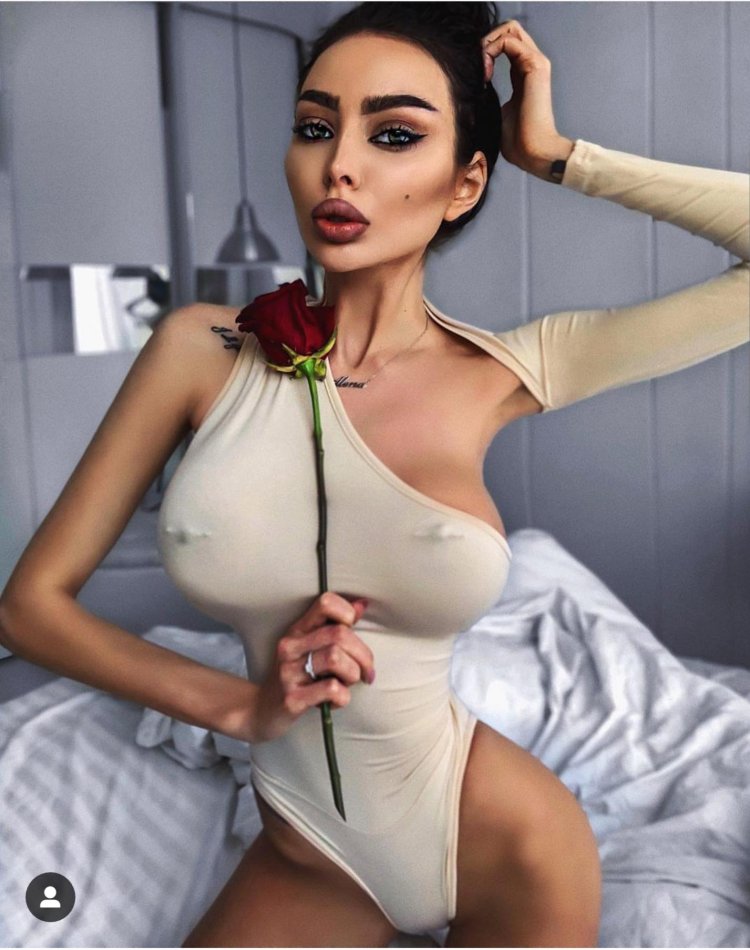 Alena Omovich Onlyfans