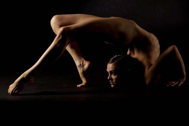 Schlangenfrau Nina Burri Plant Action-Film