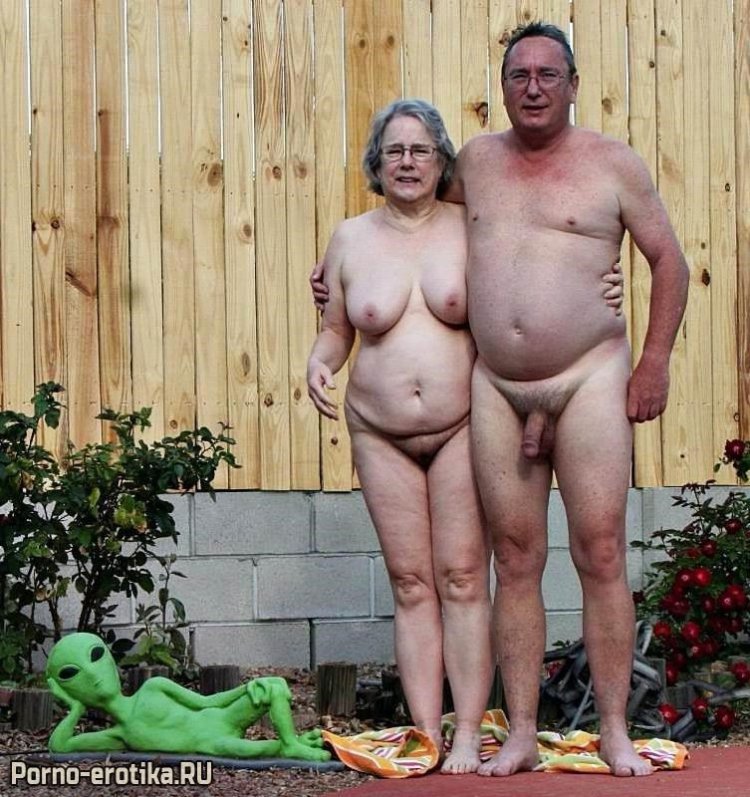 Old couples naked