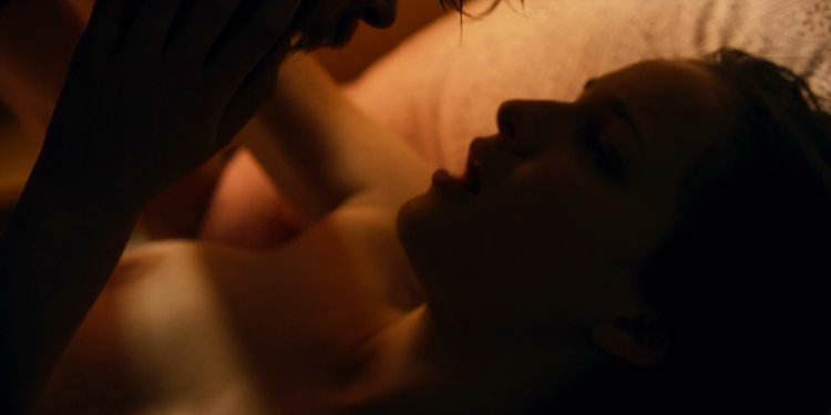 Lisa vicari bed scenes