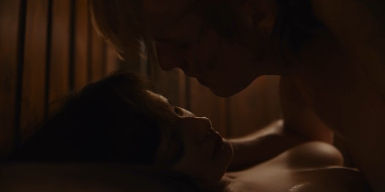 Lisa vicari naked breasts