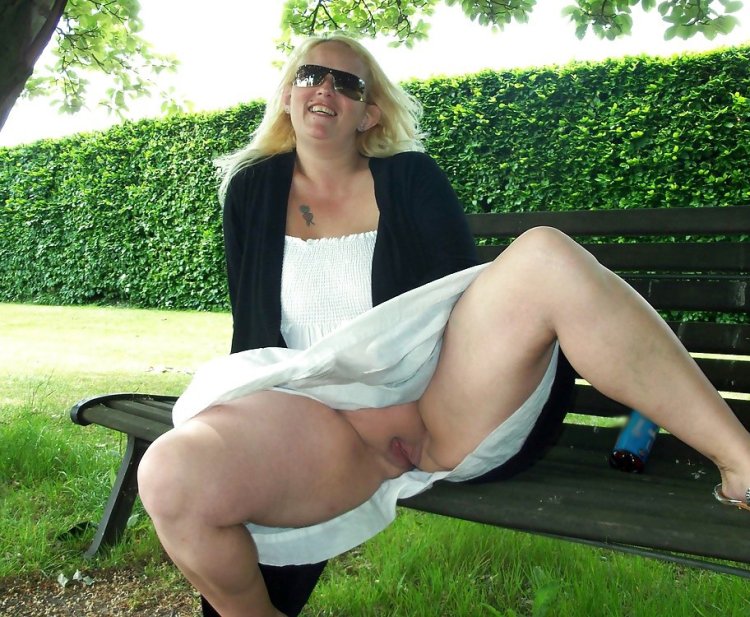 Elderly without panties under the skirt