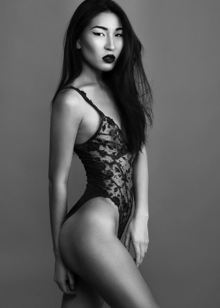 Model - Mari Bambei