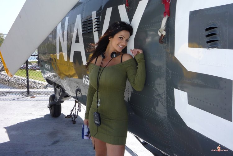 Denise Milani photo completely exposed