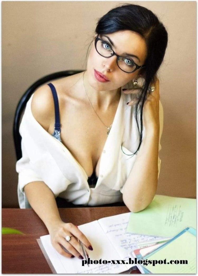 The girl is broken on the table