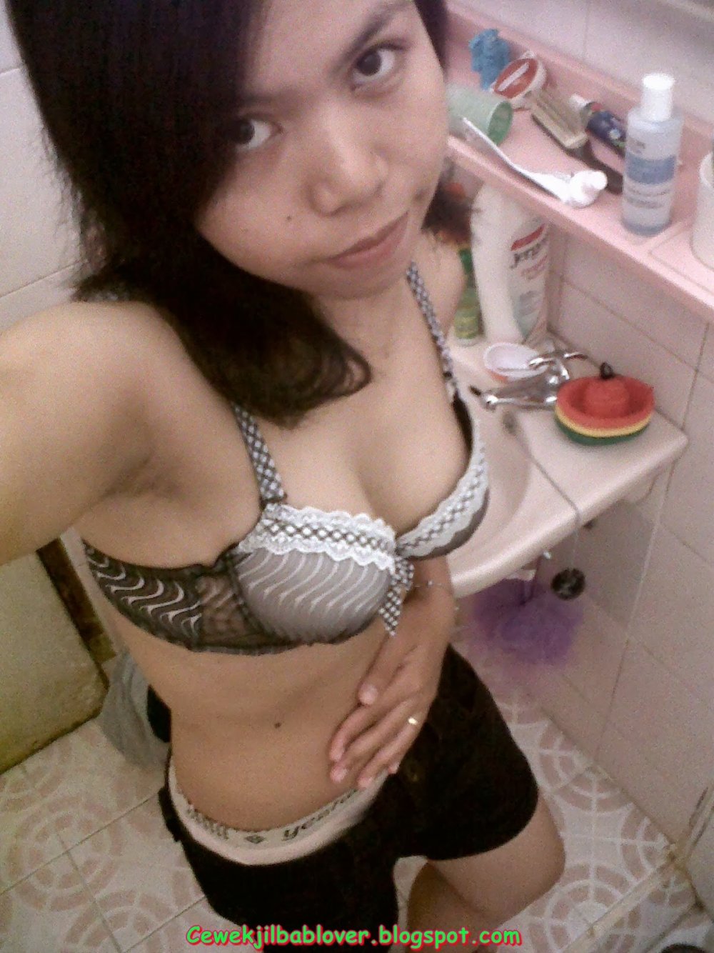 Tante Jilbab Bugil Hot 9 years old