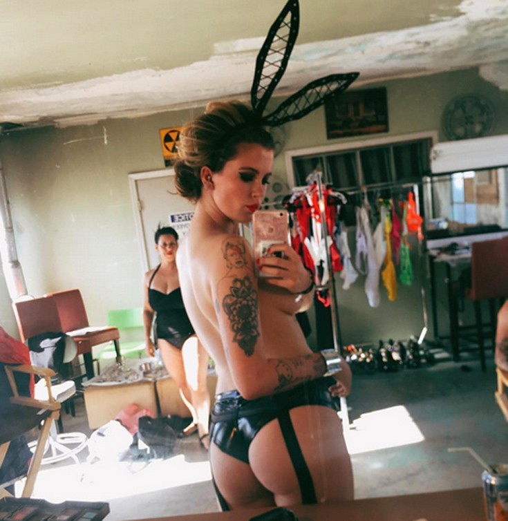 Ireland Baldwin Sideboobs