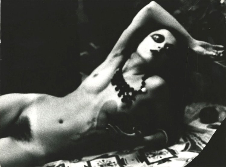 Spermula 1976, Eve Ionesko