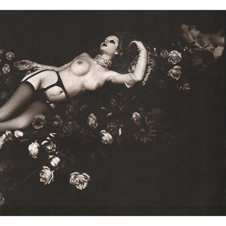 Spermula 1976, Eve Ionesko Naked