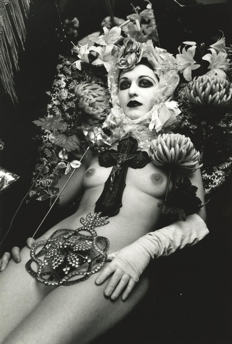 Spermula 1976, Eve Ionesko