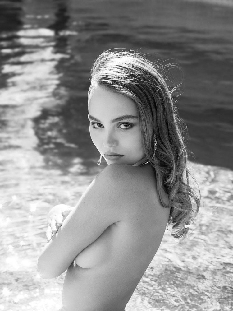 Lily-Rose Melodi Depp Naked