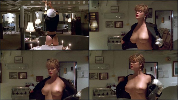 Erika Eleniak in the siege (Under Siege)