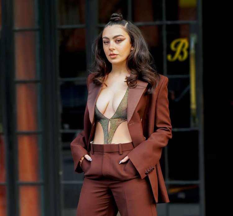 Charli XCX photo 18 HOT