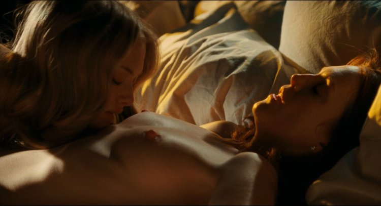 Amanda Seyfrid and Julianna Moore Nude