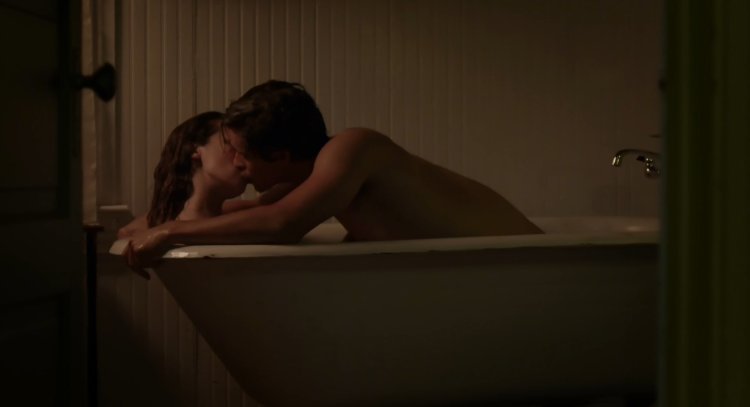 Alicia Debnam-Carry is naked