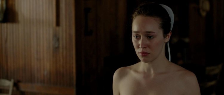 Alicia Debnam-Carry is naked