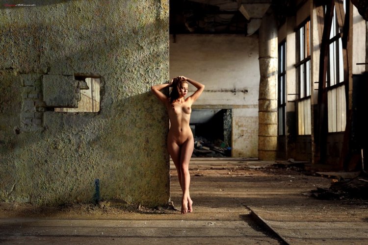 Naked girls in ruins