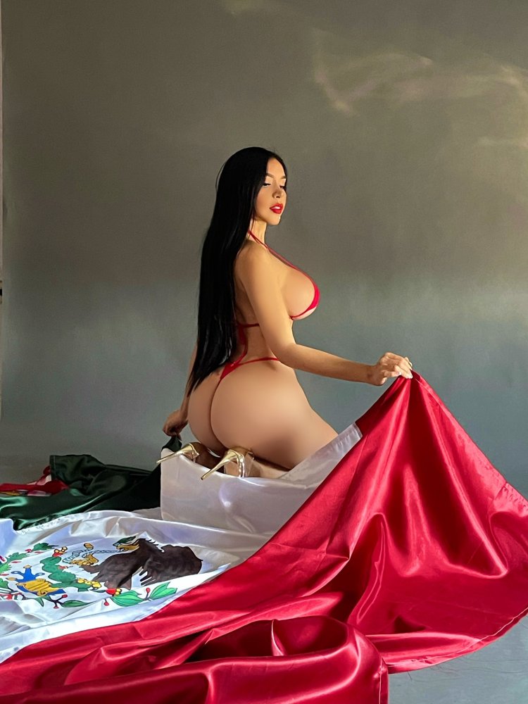 Jennifer Escobar Naked Model Jenjenglam