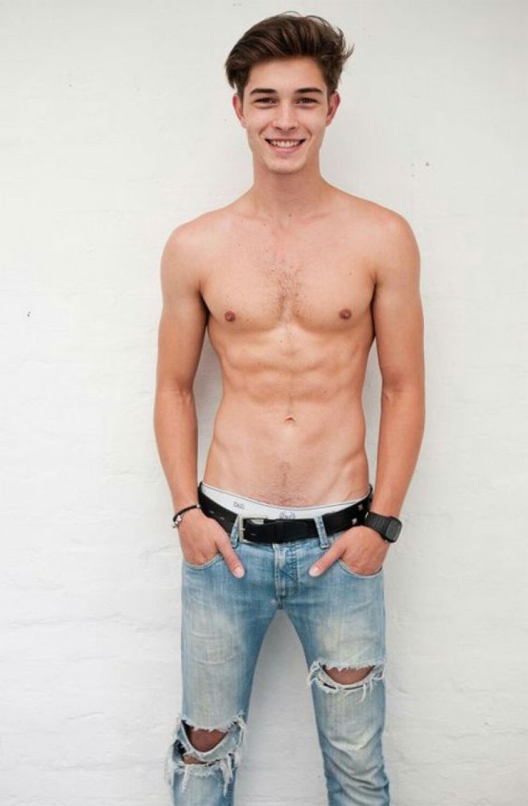 Francisco Lachovsky is naked