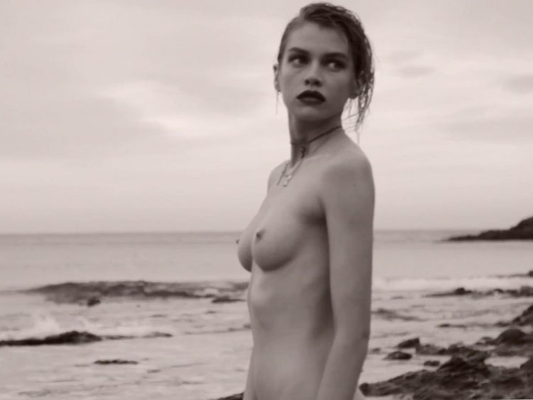 Stella Maxwell without clothes