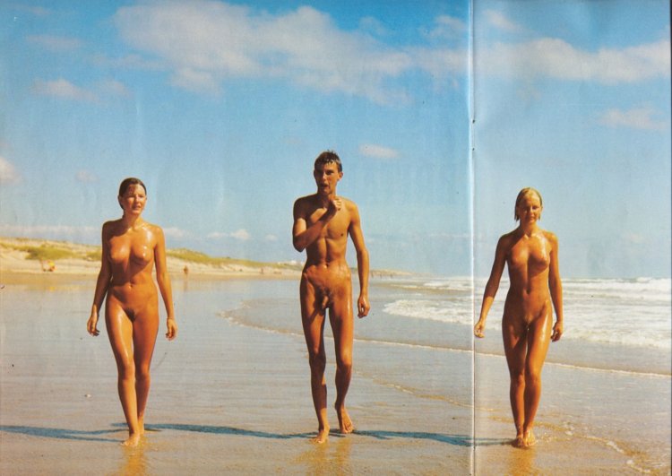 Nudi fans to their idol naked