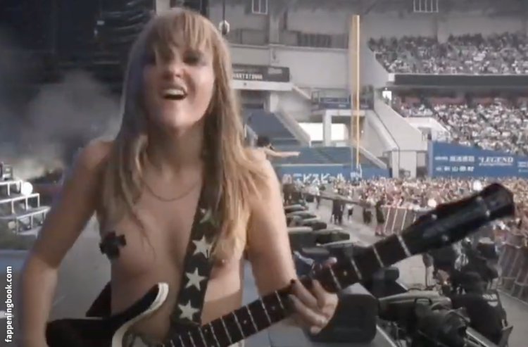 Victoria de Angelis Nude