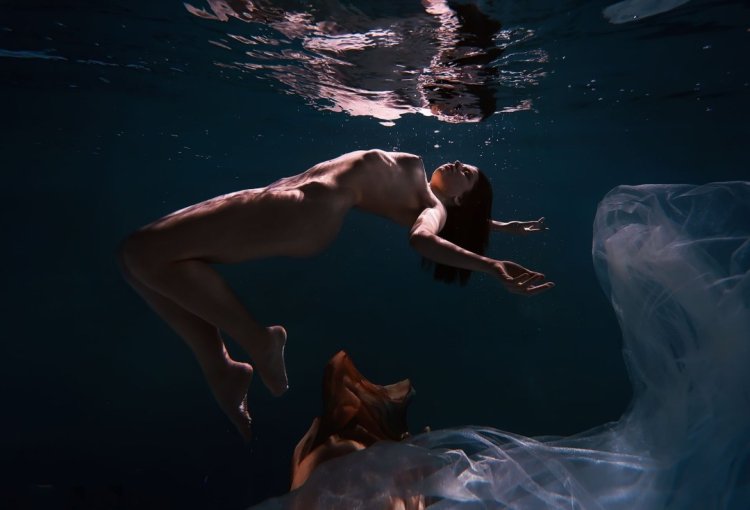 Underwater shooting in the style of nude