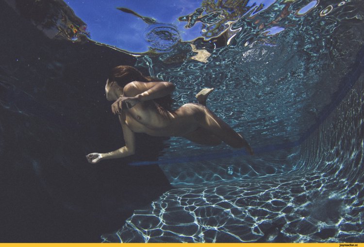 Erotic photo shoot in water