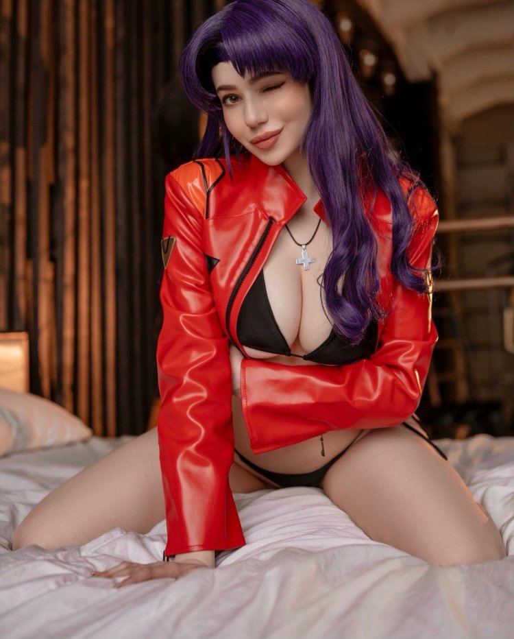 Alina Becker Misato Cosplay