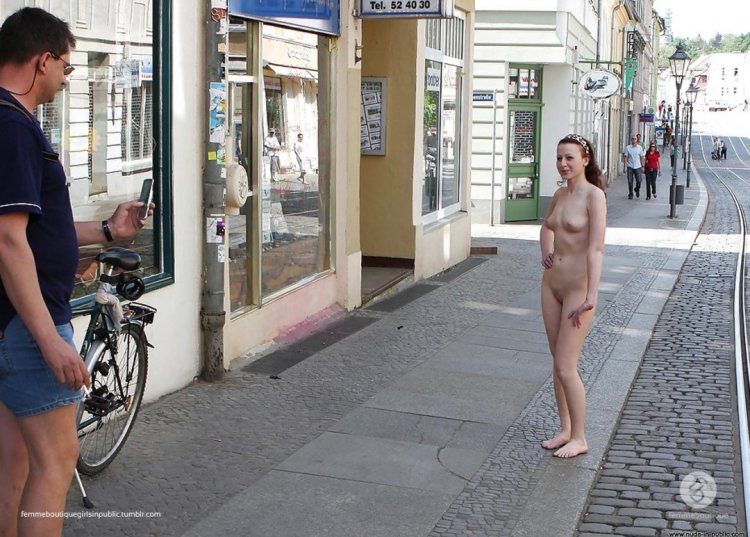 Girl walking without clothes