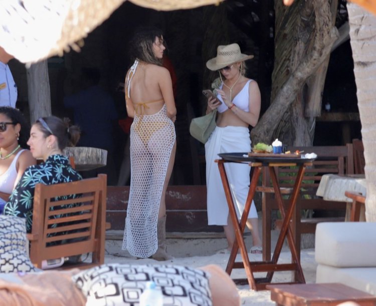 Maura Higgins Height and Weight