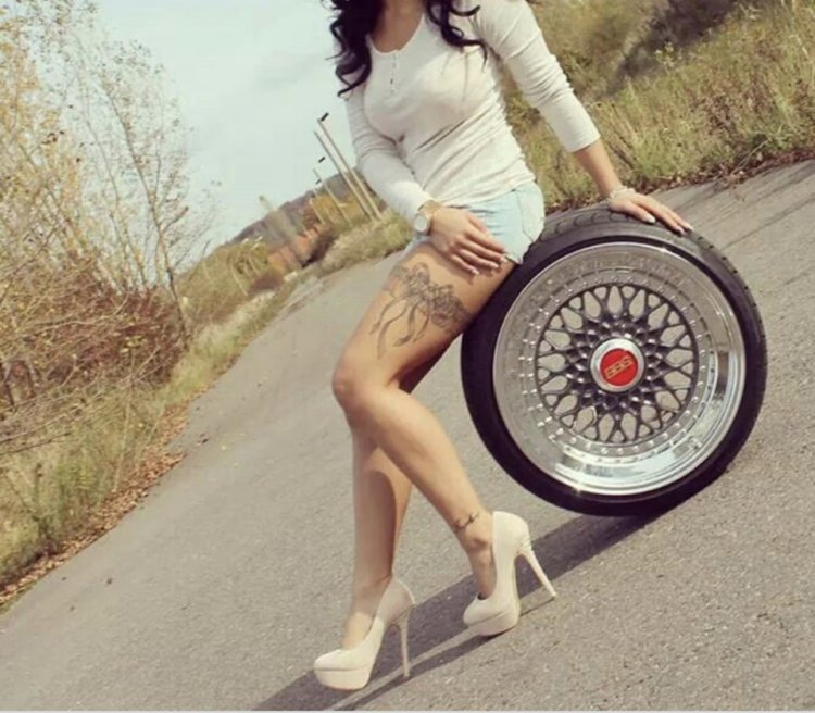 Photo shoot Girl with wheel