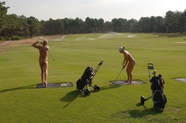 Naked woman plays golf