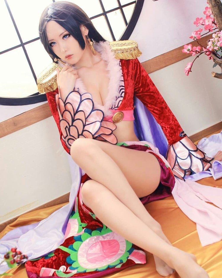 BOA HANCOCK COSPLAY HOT