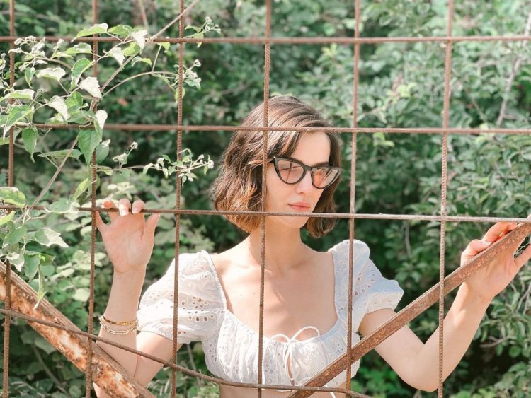 Iremhelvacioglu Instagram Videos and Photos