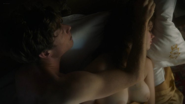 Photo naked Sarah Thomson