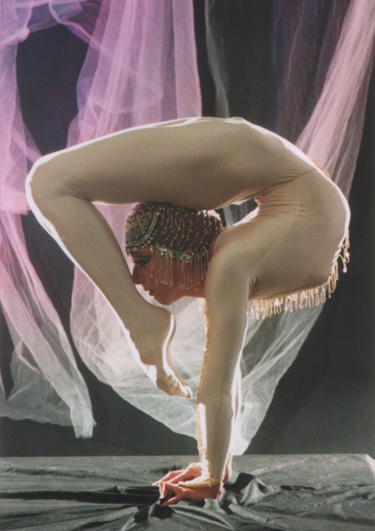 Contortion by Michaelfusselbirne