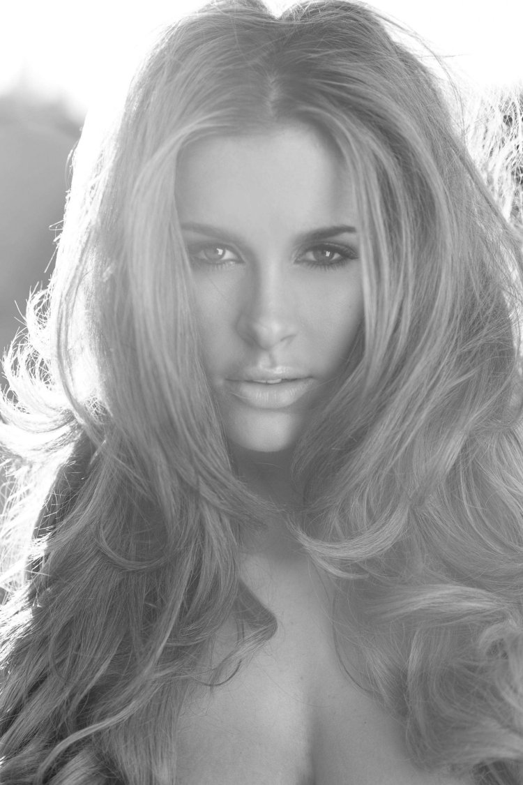 Ellie Gonsalves Maxim