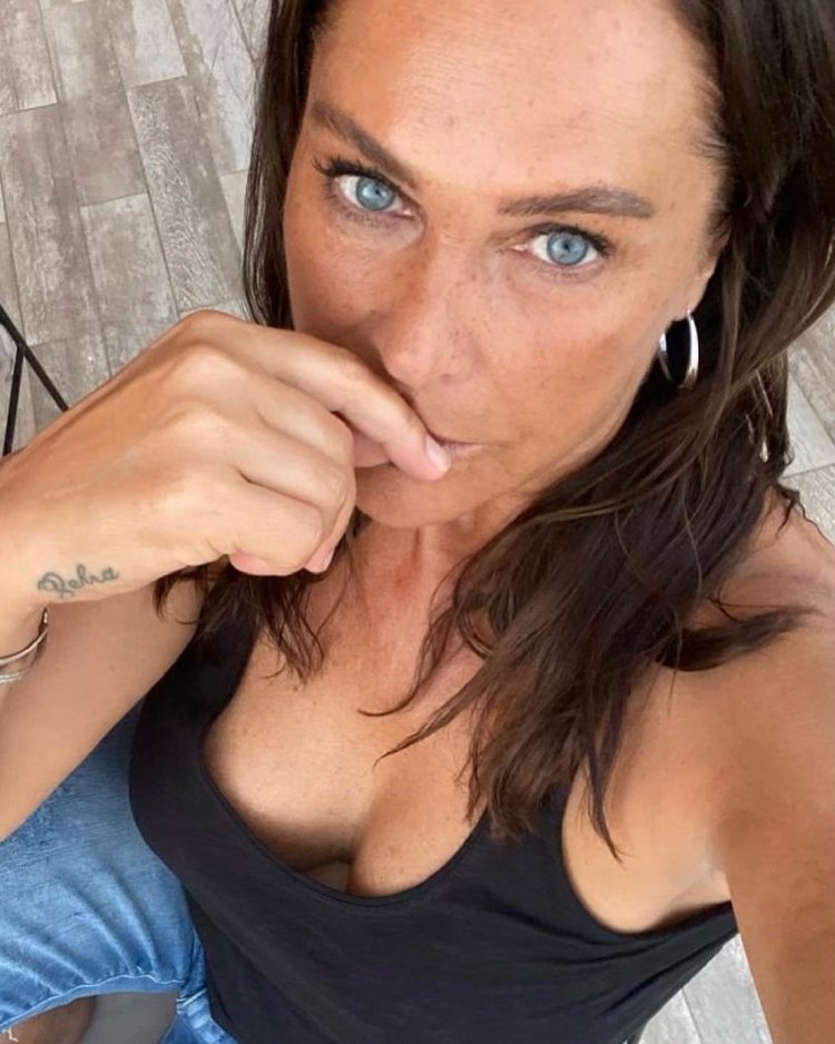 Hululya Avshar breast