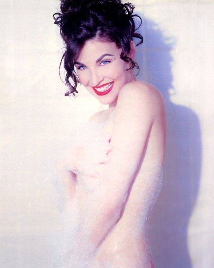Sherilin Fenn Naked Twin Pix