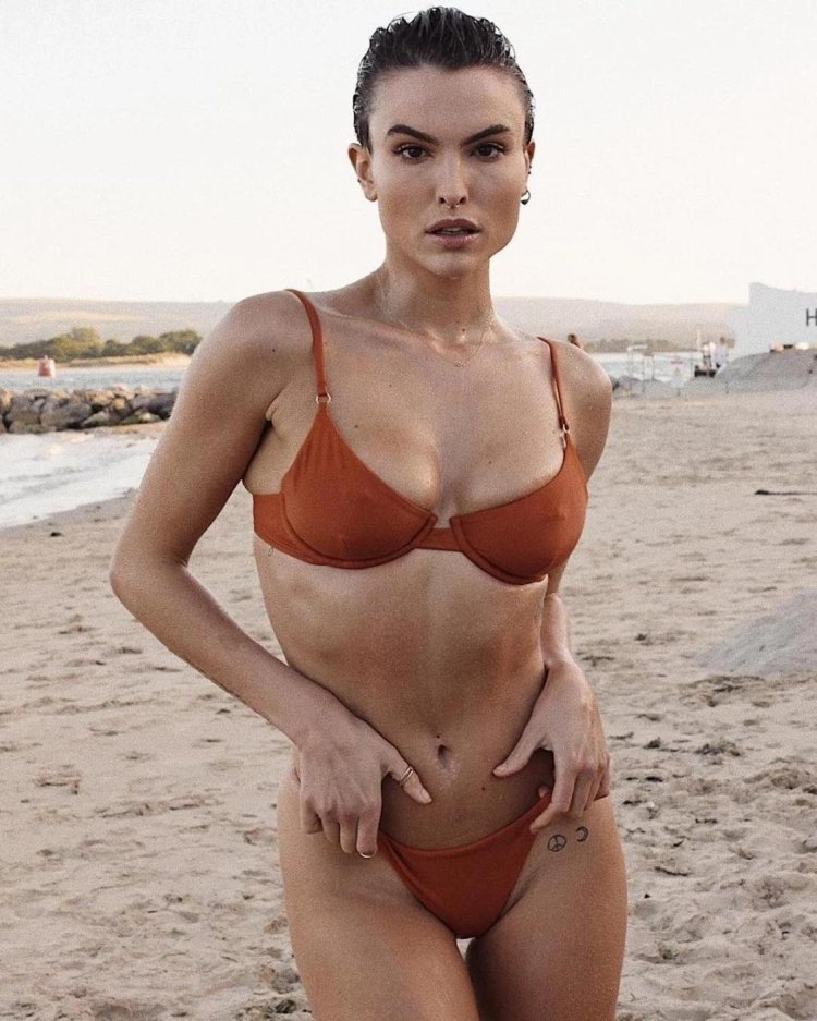 Naked with a short hairstyle