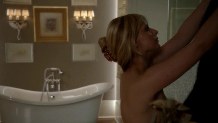 Sarah Michel Gellar naked in the cinema