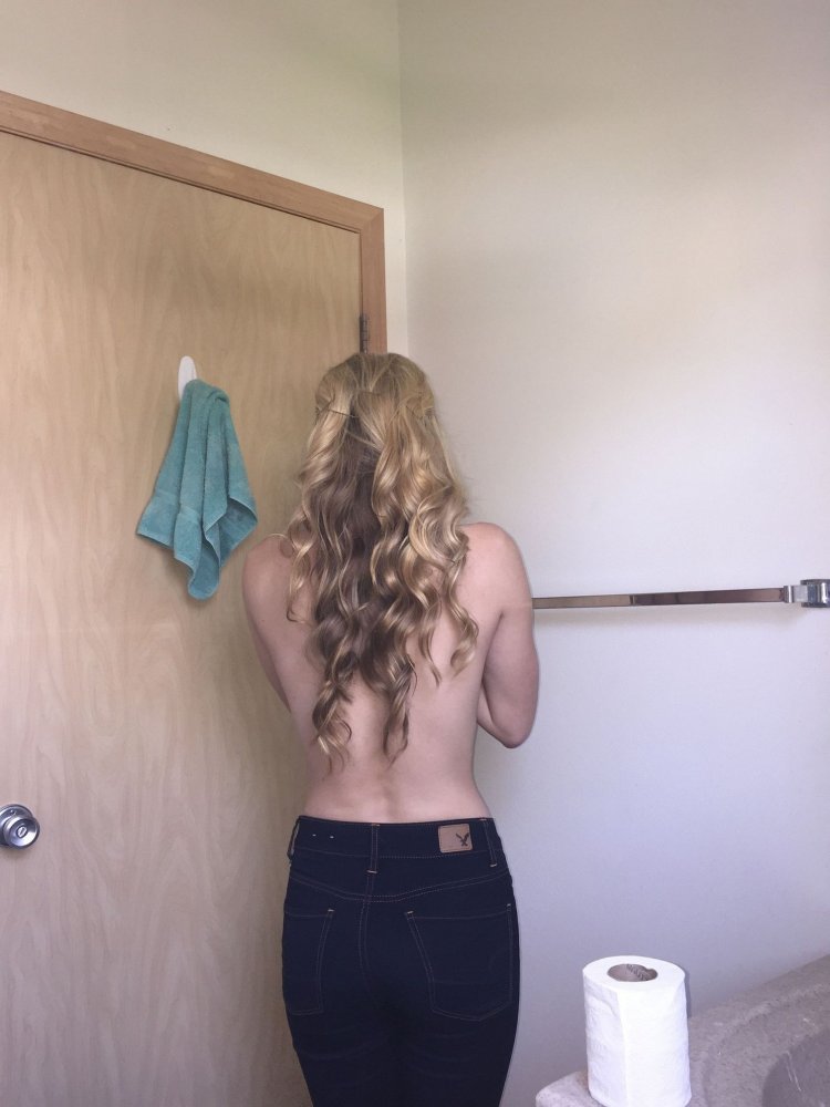 Photos of naked blogger stolen