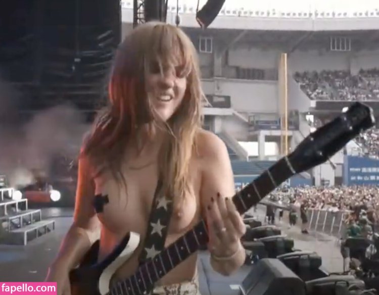 Victoria de Angelis Nude